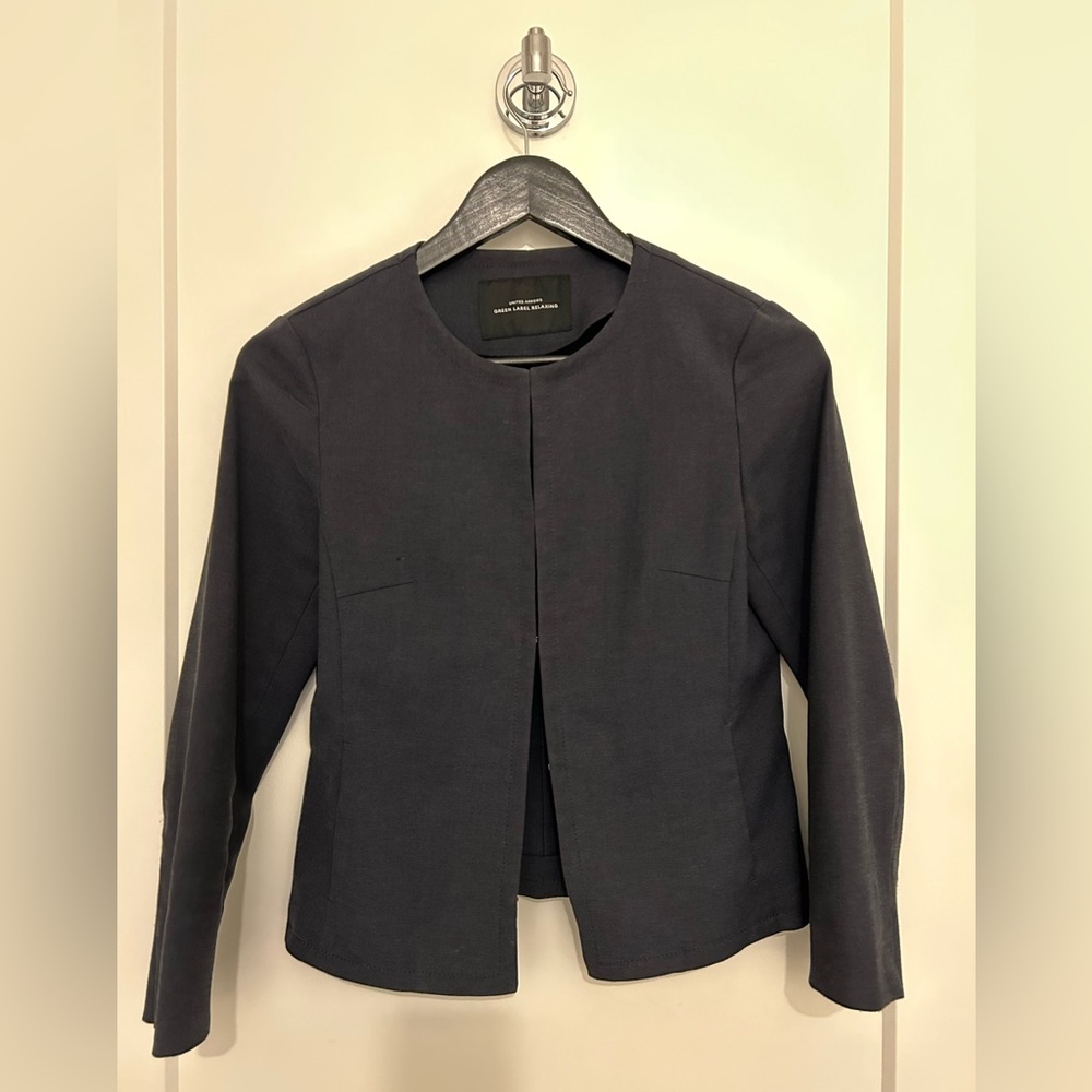 Chic and lightweight navy suit set from United Allows